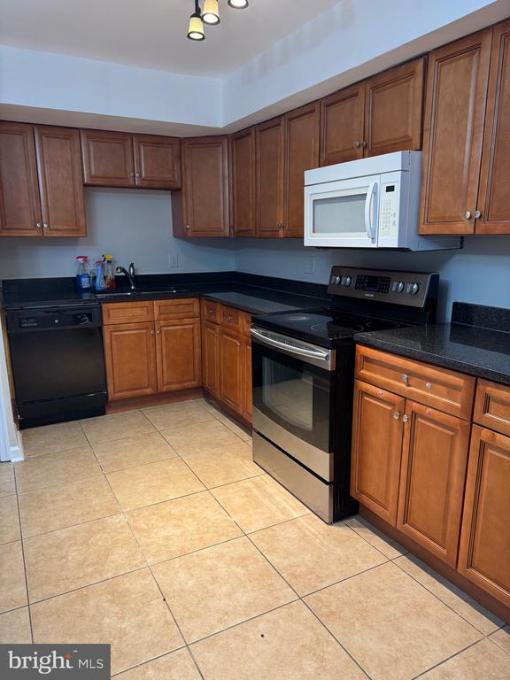 Building Photo - 9249 Byrd Dr