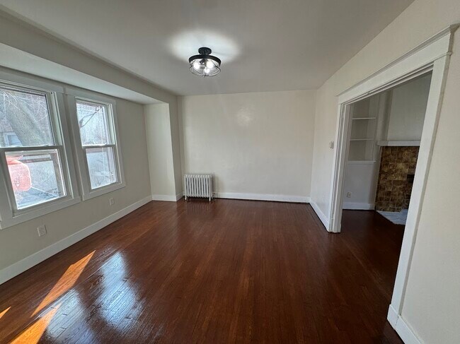 Photo - 5714 Beacon St