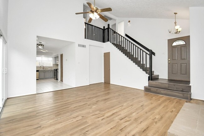 Photo - 1111 W Brompton Dr