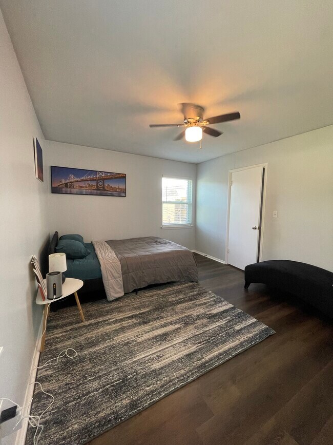 Furnished bedroom - 2429 Lawrenceville Hwy Unit #8