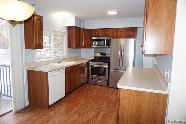 Photo - 37680 Charter Oaks Blvd