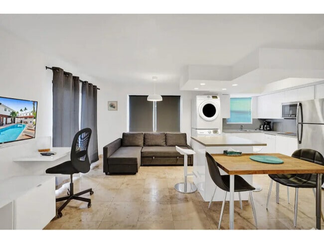 Building Photo - 3215 NE 7th St Unit ID1228912P Rental