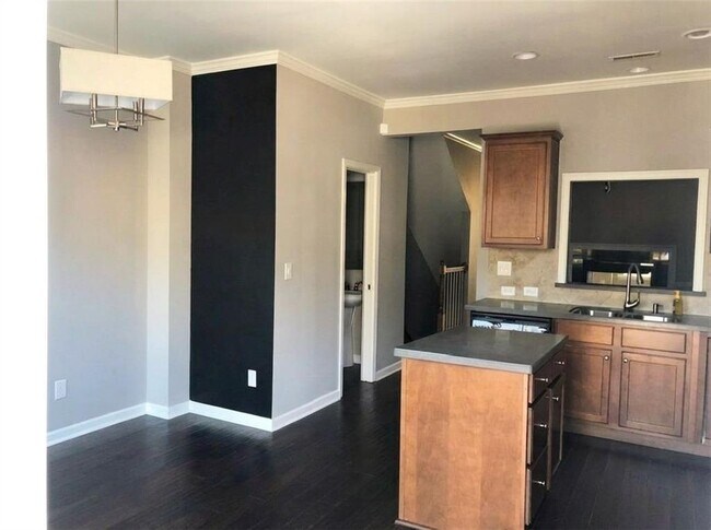 Photo - 6295 Shelburne Park Ln