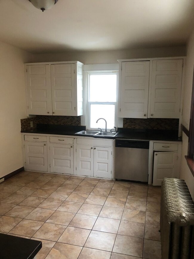 Photo - Beautiful 6br house with garage