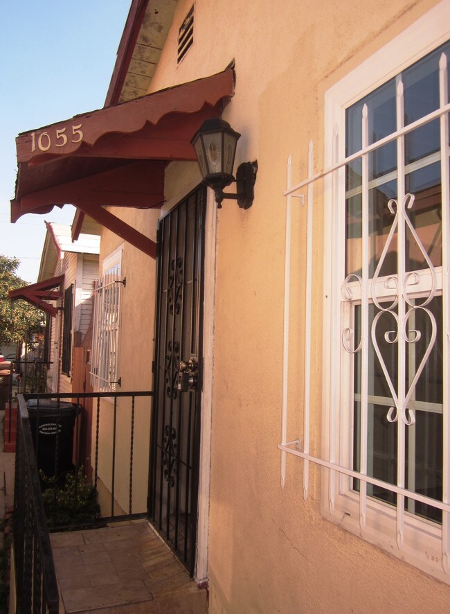 Photo - 1055 W 89th St