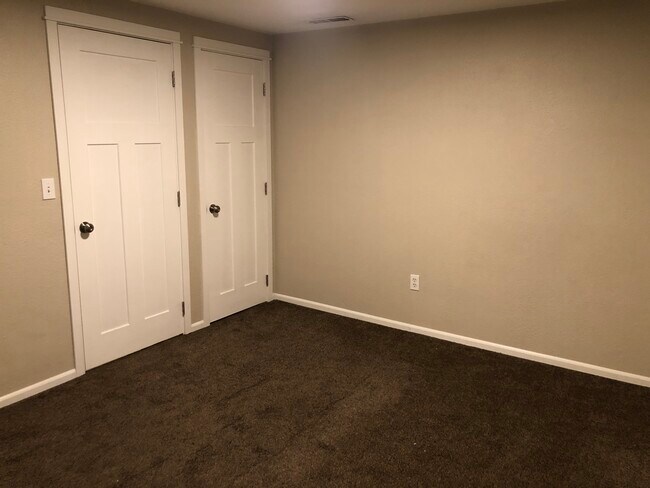 Photo - 510 E James St