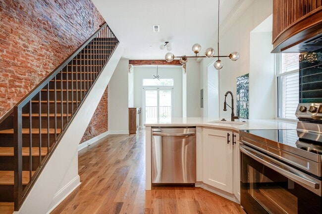 Photo - 2841 W Diamond St Unidad C