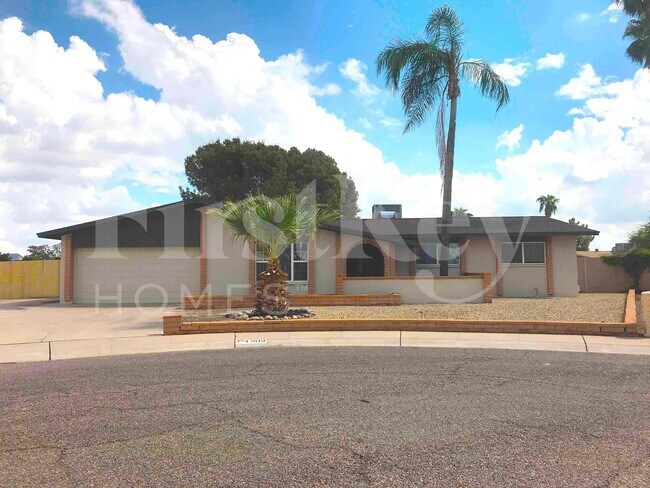 Building Photo - 4809 W Laurel Ln