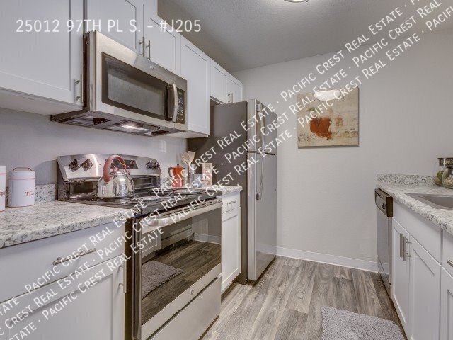Spacious 1-Bedroom Apartment in Forested C... - Spacious 1-Bedroom Apartment in Forested C... Unit #J205