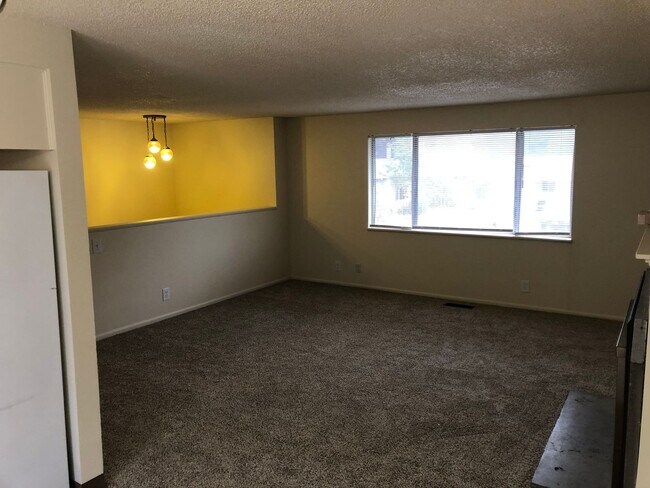 Photo - Large 3 Bed, 2 Bath Split Level Home in Newberg- Landscaping Included