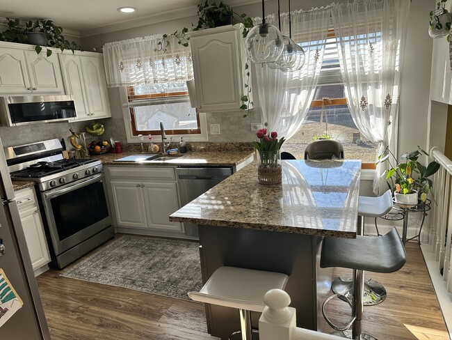 Photo - 106 S Elroy Ave