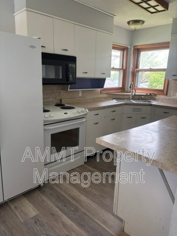 Photo - 1672 10th St NW