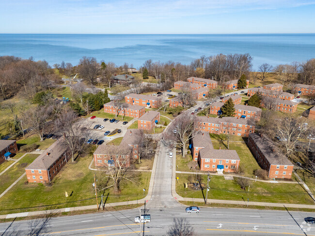 Building Photo - The Lakeside Apartments