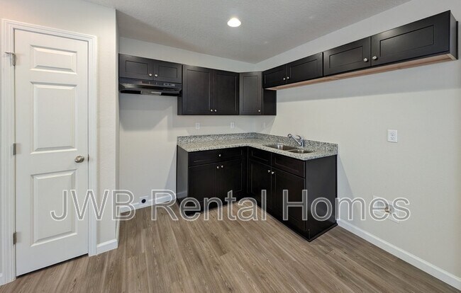 Photo - 1454 Francis St