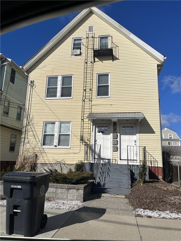 Building Photo - 25 10th St Unit 2
