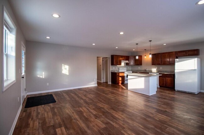 Photo - 570 Wabash St