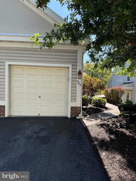 Building Photo - 403 Oak Hill Ln Rental
