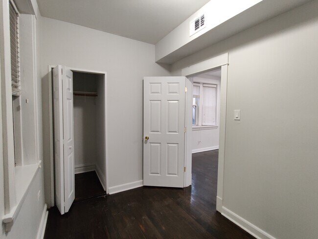 Photo - 1530 N Greenview Ave Unidad 1