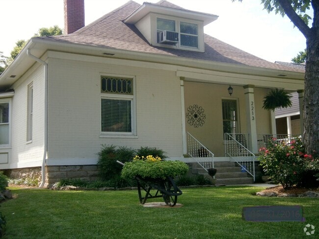 Building Photo - 2213 10th Ave S Rental