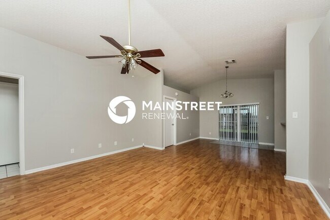 Photo - 3 Bedroom Pet-Friendly Home in Orlando, FL with Main Street Renewal