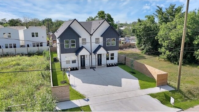 Photo - 6726 Dumble St