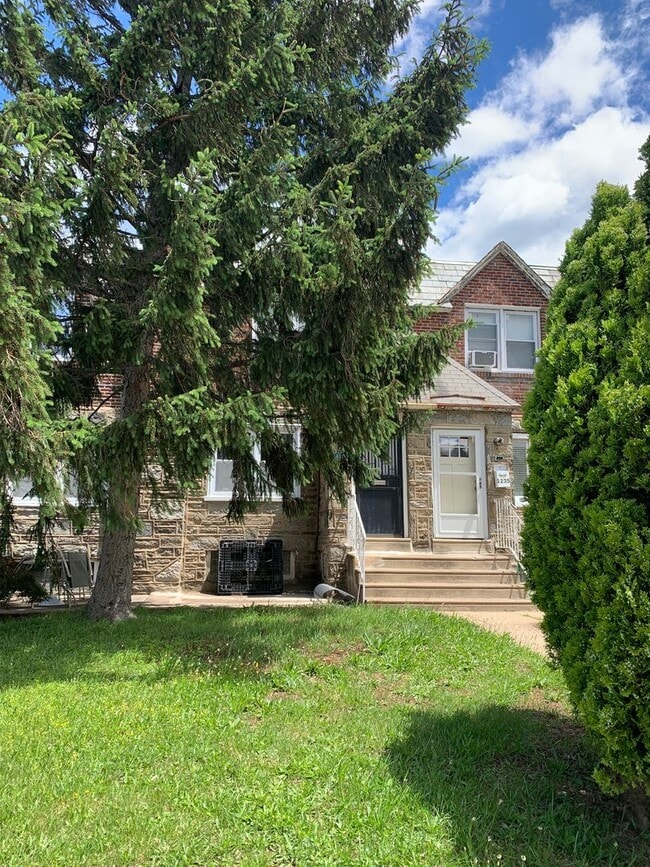 Renovated 3 bed 1 bath house for rent - Renovated 3 bed 1 bath house for rent