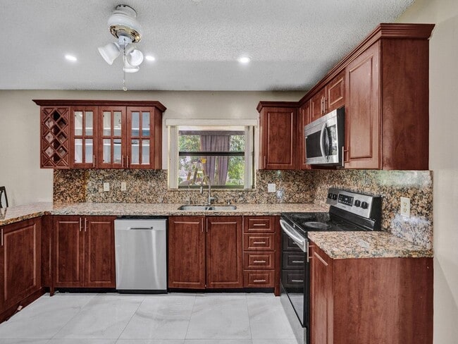 Building Photo - 9610 Dunhill Dr Rental