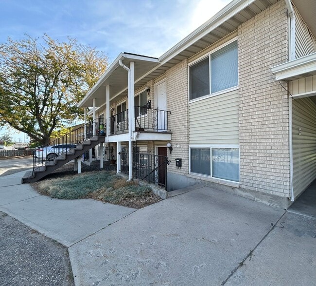 Building Photo - 425-425 W Cherry Ln Unit 1345 - 425 1/2