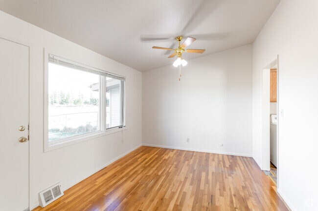 3BR, 1BA - 1,425 SF