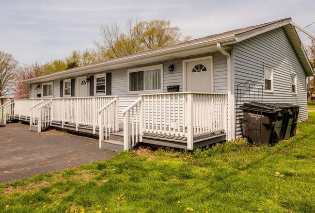 Building Photo - 212 W Locust St Unit C