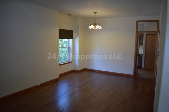 90 Alder St