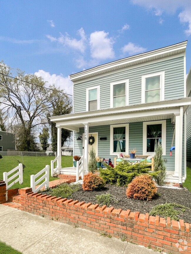 Building Photo - Updated single-family home in the heart of...