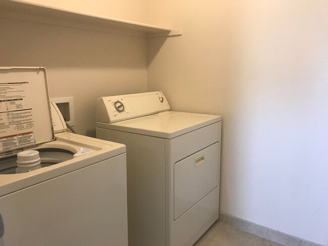 Photo - Great newer 2/3 close to everything