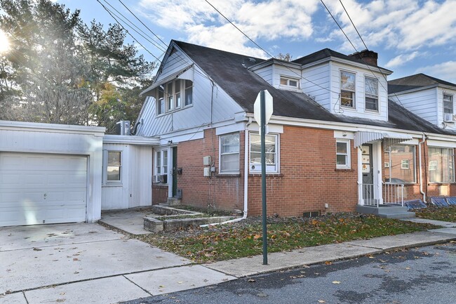 Building Photo - 316-318 5th Ave Unit 316 5th Ave, 2nd Floor