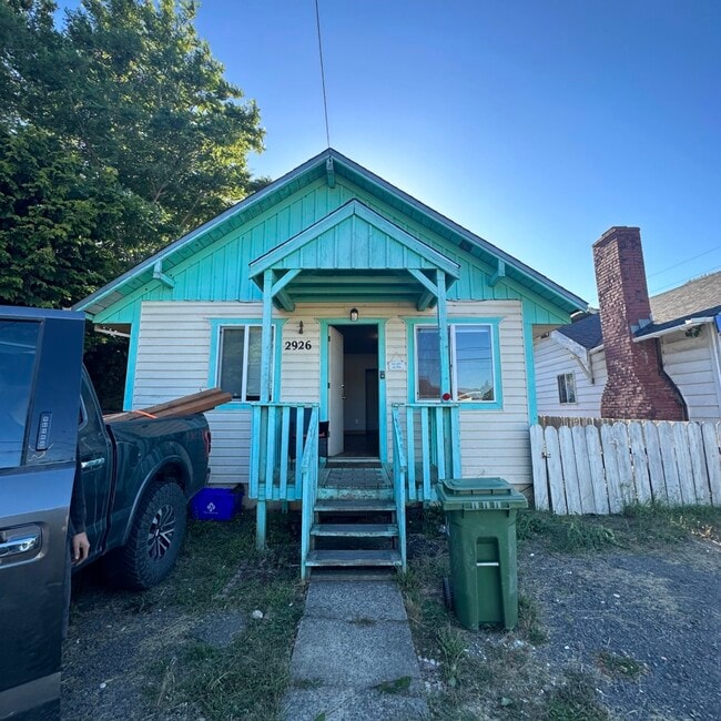 Building Photo - 2926 Sheridan Ave Rental