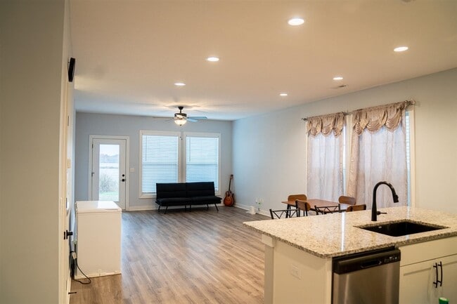 Photo - 952 Anise Ln