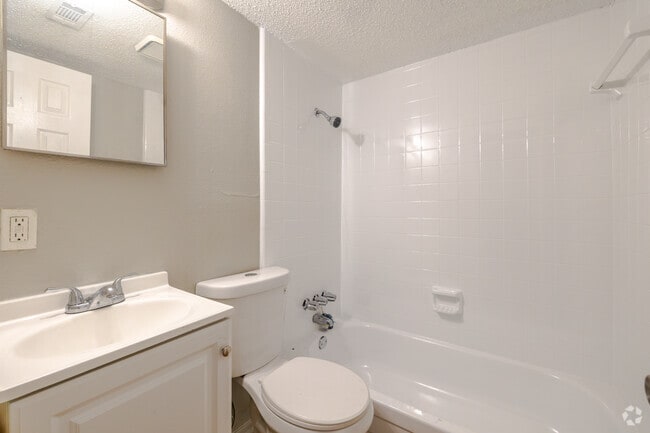 2BR, 1BA - 680SF - Bathroom - Caldwell Courts