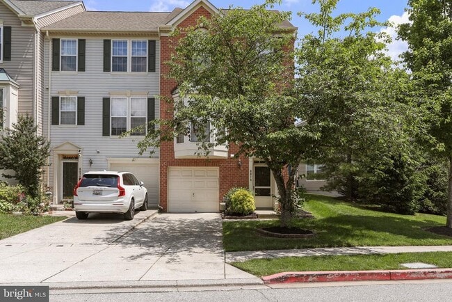 Building Photo - 8818 Papillon Dr