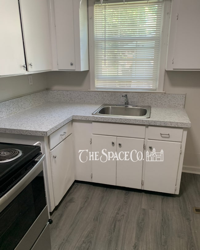Building Photo - Renovated West Ashley Home!