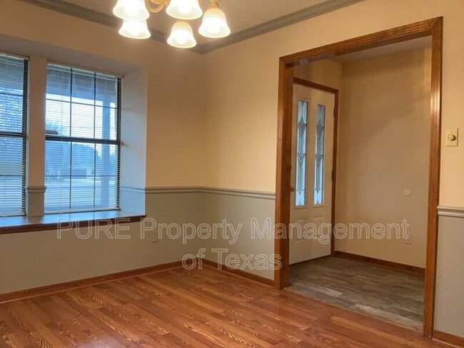 Photo - 2004 Walsh Dr