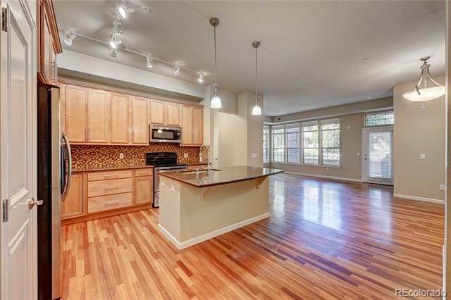 Building Photo - 7820 Inverness Blvd Unit 111