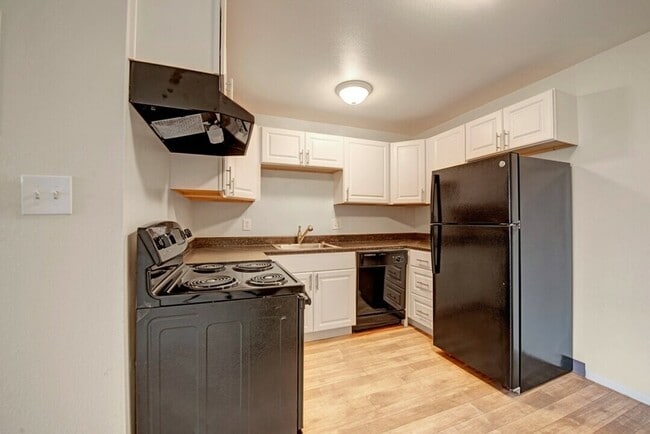 Photo - Kalo Broadmoor Tower