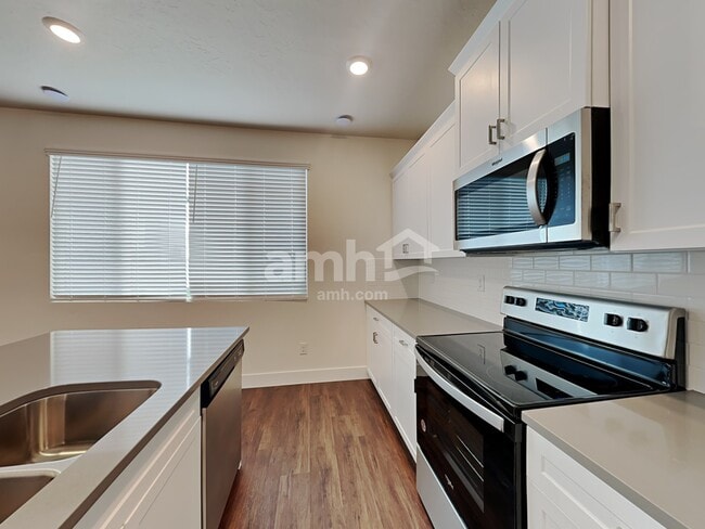 Photo - 9329 Wabash St