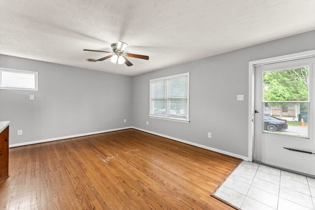Photo - 104 N Oak Ave