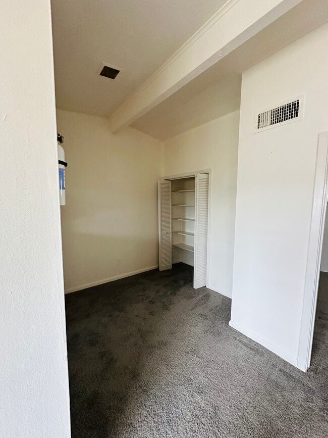 kitchen nook w/ closet - 3834 Glen Arbor Dr