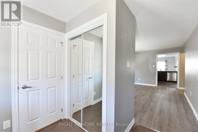 Photo - 348 Gallantry Way