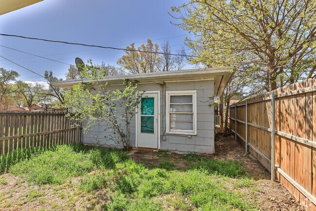 Building Photo - 3615 26th St Unit Back Rental