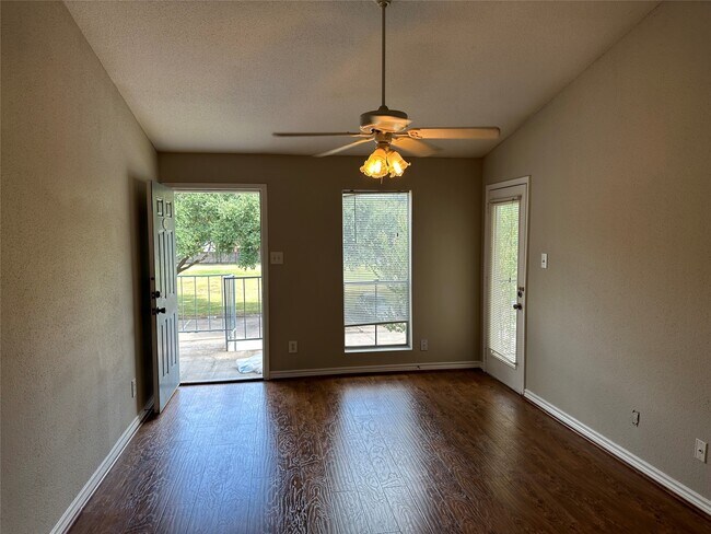 Photo - 3900 Woodchase Dr Unit 158