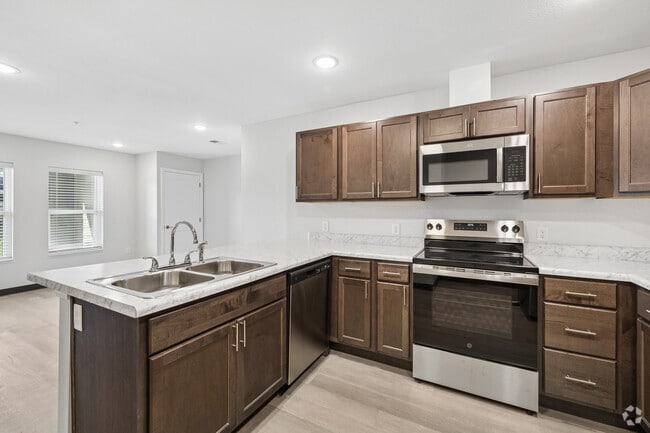 2BR, 2BA - 877SF - Kitchen
