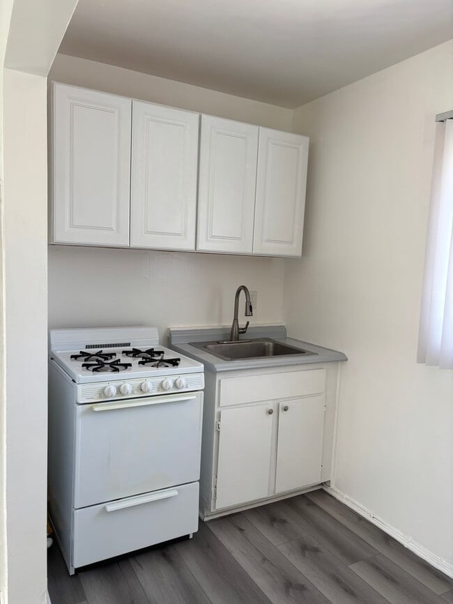 Photo - 1008 S. Flower Street